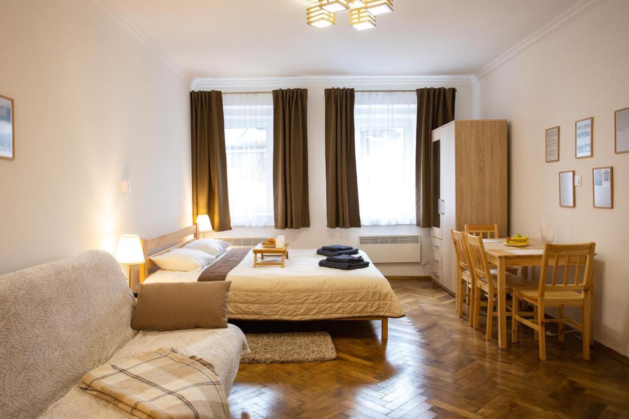Peaceful Studio On Rynok Square Lviv Exterior foto