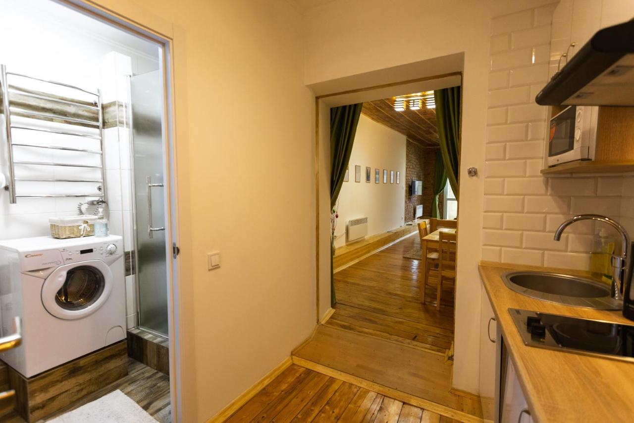 Peaceful Studio On Rynok Square Lviv Exterior foto