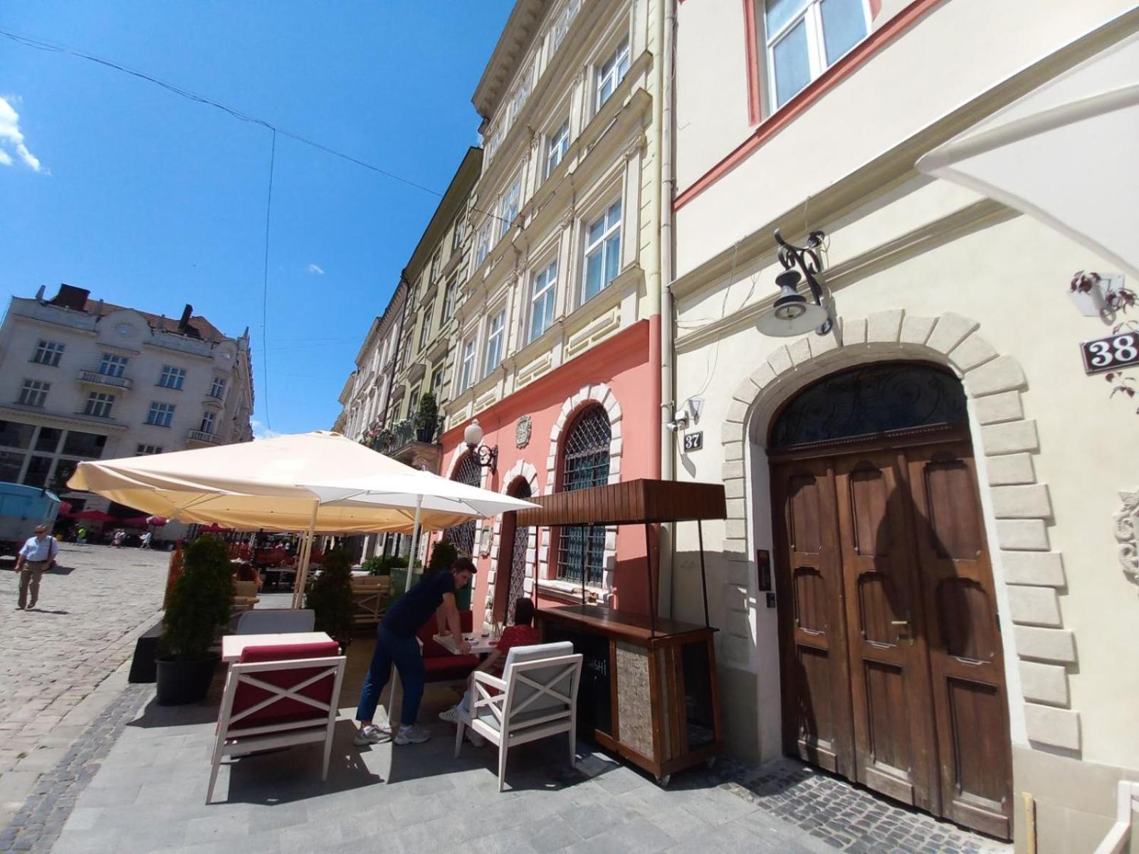 Peaceful Studio On Rynok Square Lviv Exterior foto